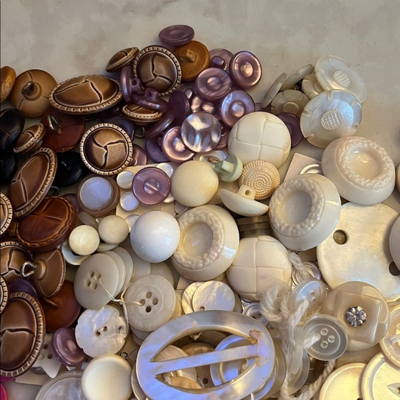 Assorted Vintage Buttons Lot lucite mother of pearl etc - Picture 7 of 9